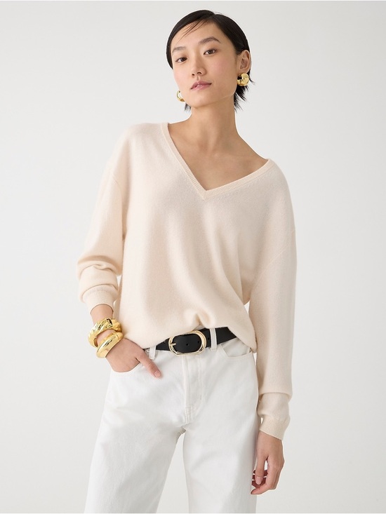 J. Crew Sweaters - J. Crew Cashmere Relaxed V neck Sweater in Heather Muslin Beige Size Small